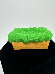 PETIT PANIER RECOUVERT D HERBE POUR ACCUEILLIR FIGURINE ANIMALE…53