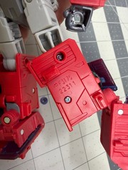 Transformers Studio Series 86 Ironhide Voyager Class Figure with 1 weapon