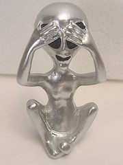 Nemesis Now Three Wise Aliens Figures 3 PIECES/ALIEN SET