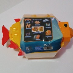 Fisch Fish Figure Toy Set 9pc w/ Accessories Plastic Fish-Shaped Container