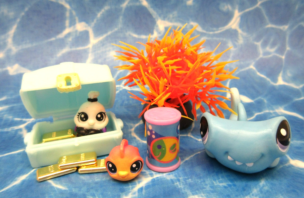 LITTLEST PET SHOP RARE #1-68 OTIS HEADHAMMER MINI SHARK, TEENSIE FISH & CRAB