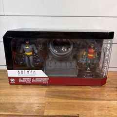 DC Collectibles Batman Animated Series Batman & Robin Bat Signal Set Ships Fast!