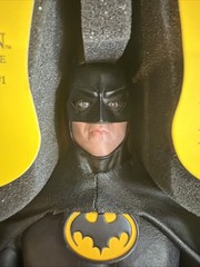 HOT TOYS BATMAN 1989 DX09 1/6 Scale Displayed By An Adult Collector Complete 🦇