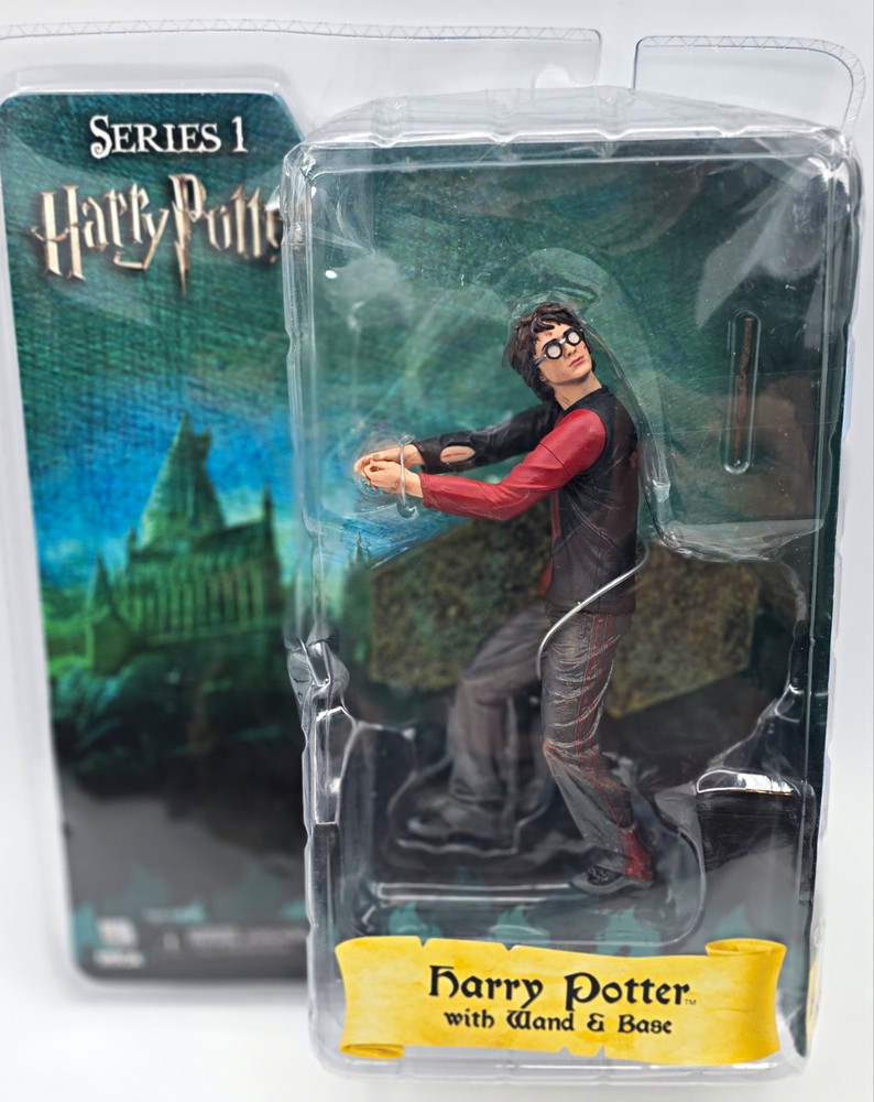 NECA Harry Potter Series 1 Harry Potter Action Figure w/ Wand & Base – BNIP