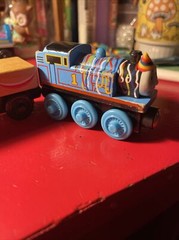 Thomas & Friends Wooden Railway Birthday Train Plus Cake Cargo Car Y4501 Magnet