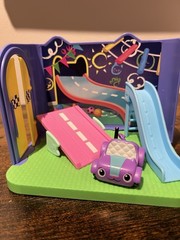 GABBY’S DOLLHOUSE CARLITA PURR-IFIC PLAY ROOM WITH CAR RAMP Accessories