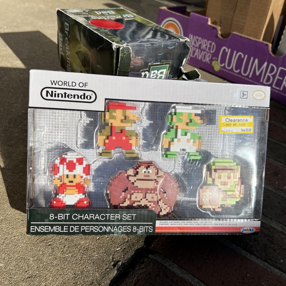 WORLD OF NINTENDO 8-BIT CHARACTER SET MARIO LUIGI LINK DONKEY KONG TOAD. JAKKS