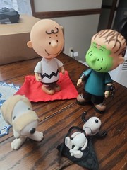 Peanuts Its The Great Pumpkin Charlie Brown Snoopy Linus Schroeder Figure Lot