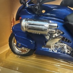 CORGI Batman Collectible Editions 2000 Batcycle 1:16th Scale Die-Cast Vehicle