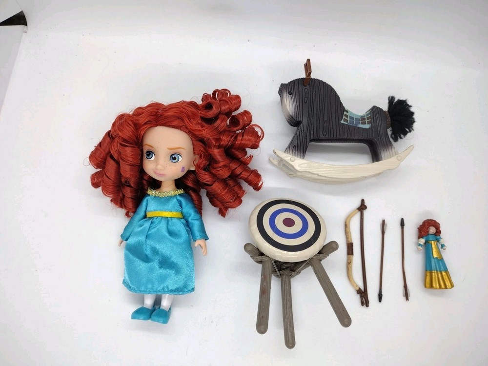 DISNEY STORE Animators Collection Merida 5″ toddler doll accessories set