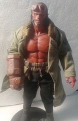 MEZCO TOYS MEZCO ONE 12 HELLBOY LOOSE NO EXTRAS