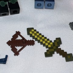 6 R0BL0X Toys Action Mini Figures With One Block And Some Weapons