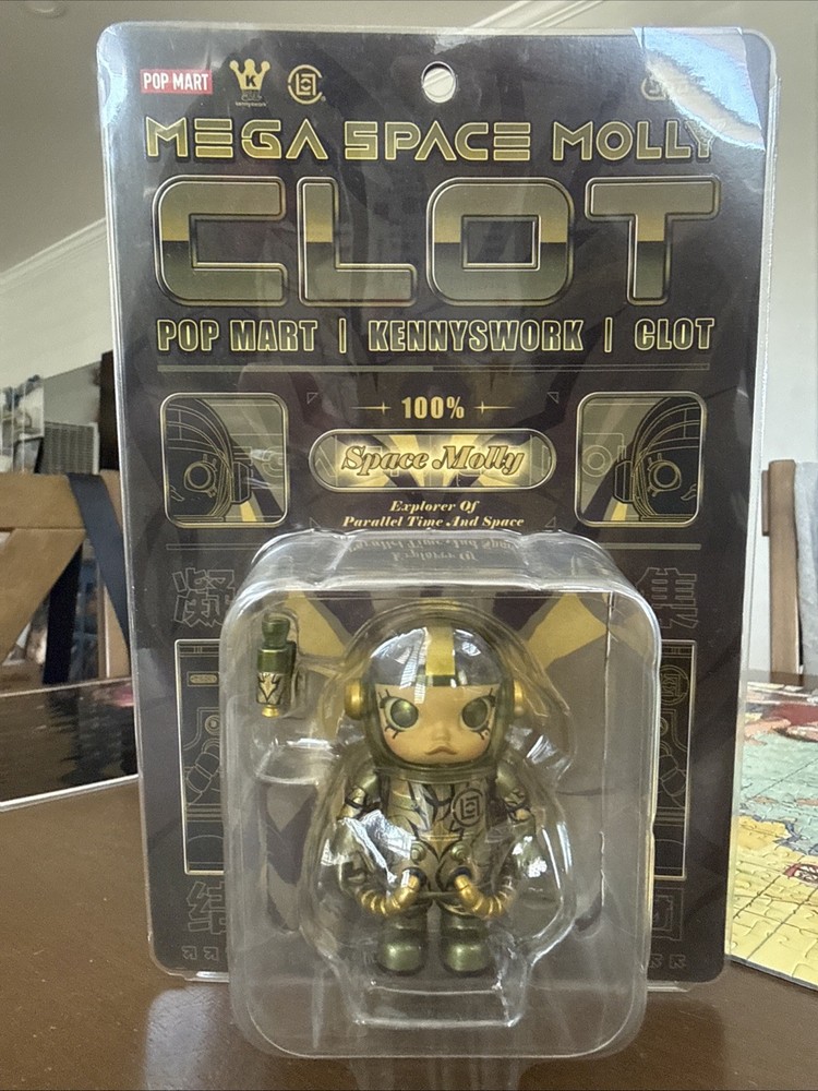 POPMART MEGA SPACE MOLLY Clot Green Thorn Collectible Model Toys 100% SEALED