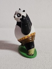 Kung Fu Panda PVC Figure TM & DWA DecoPac Green Base 2.5″ Cake Topper