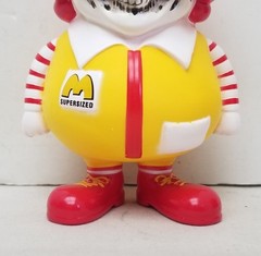 Mindstyle 4″ Popaganda Ron English X Secret Base MC Supersized Skull Face Figure