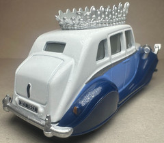 Disney Pixar Cars 2 The Queen Deluxe 1:55 Diecast FC Queen of England