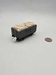 Trackmaster Thomas & Friends Railway Train Tank – Troublesome Truck + Cargo x2