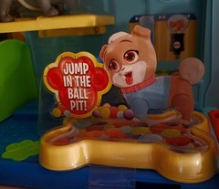 New In Box Disney Junior Puppy Dog Pals Awesome Care Bus Light Up 9Pc On the Go