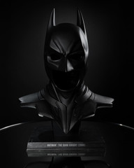 – DC Direct Batman: the Dark Knight (2008) Cowl Replica 1:1 Scale