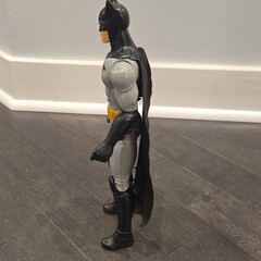 2018 Mattel DC Comics Batman Action Figure Plastic Gray Black Yellow Cape