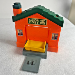 Thomas & Friends Train Trackmaster Figure 8 Track + Sodor Post Office 12 pcs