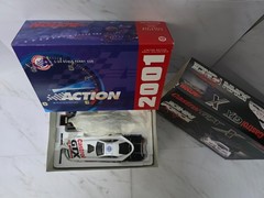 John Force Castrol 2001 Mustang Funny Car 1:24 NHRA Action Racing /11172