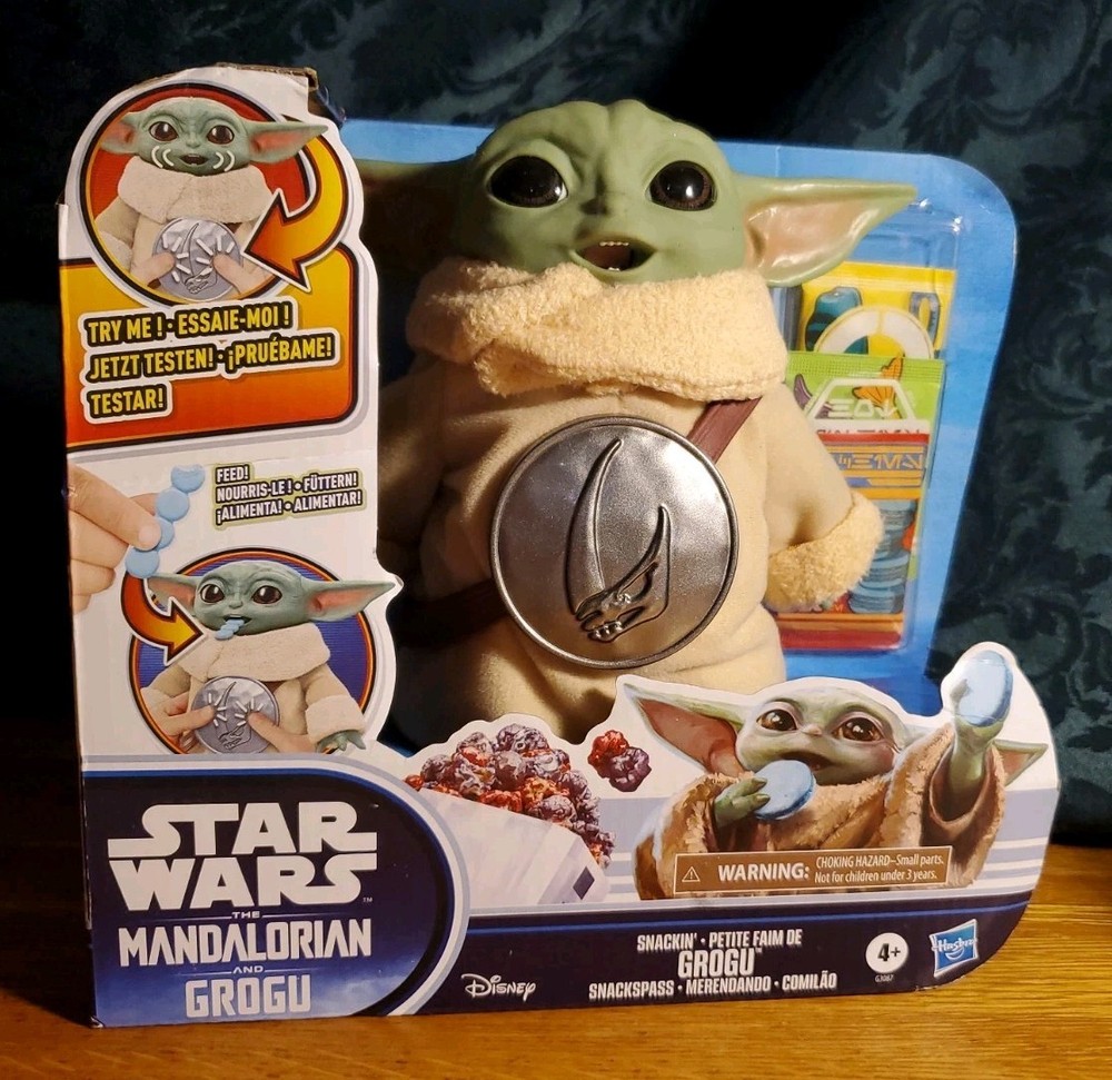 Hasbro Star Wars The Mandalorian & Grogu Snackin’ Grogu 6.5-Inch Action Figure