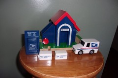 ERTL HOMETOWN ROADWAY UNITED STATES POST OFFICE 7 PC. SET GOOD COND. MAILBOX +