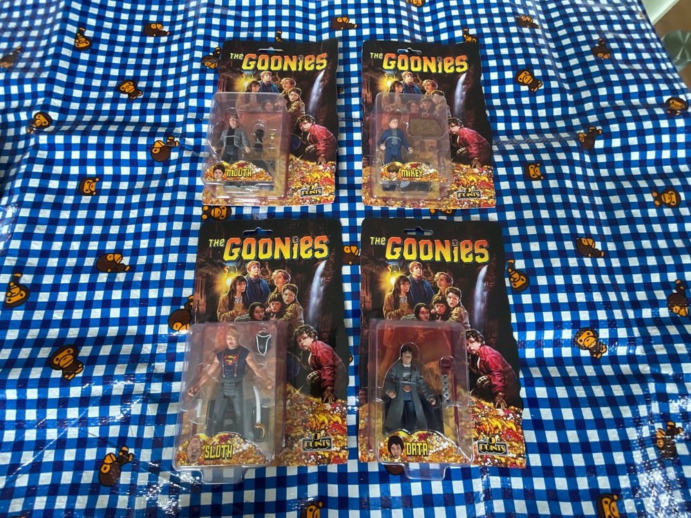 Mezco Toyz The Goonies 5 Points Mikey, Sloth, Data & Mouth Action Figures Set