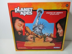 SUPER7 PLANET OF THE APES STATUE OF LIBERTY REACTION PLAYSET NEW SEALED BOX