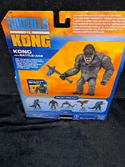 GODZILLA VS KONG – King Kong With Battle Axe & Battle Damage – Damaged Box