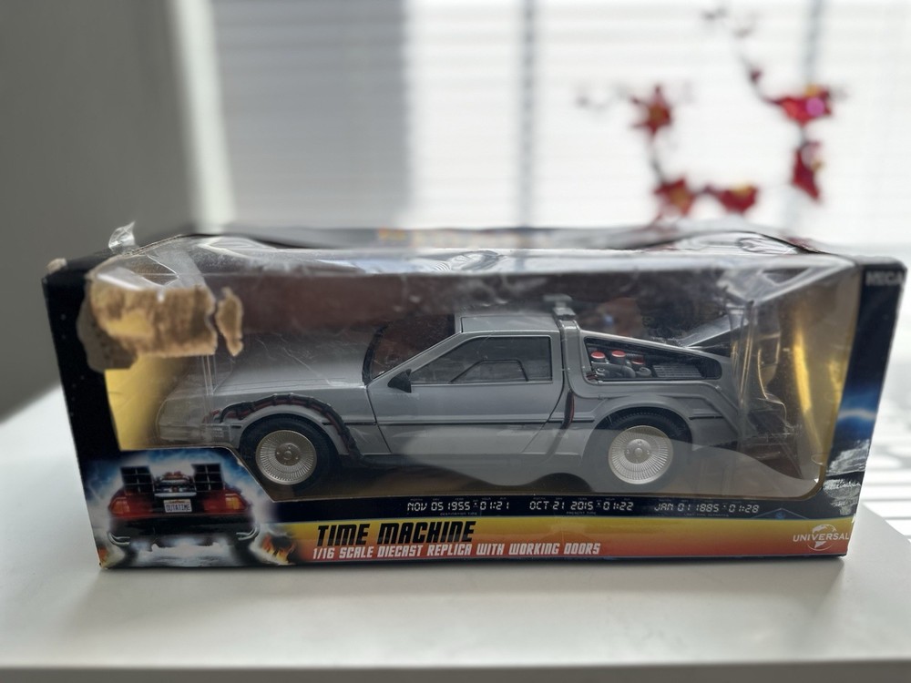 Back to the Future Time Machine 1/16 Scale Die-Cast Replica DeLorean Neca