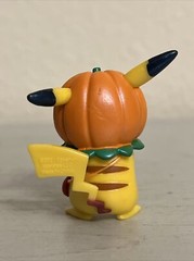 HALLOWEEN PIKACHU POKEMON 1.5” ACTION FIGURE TOY (PRE-OWNED)