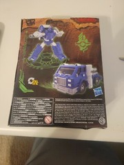 Transformers War For Cybertron Kingdom Autobot Pipes NIB