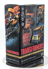 Takara Tomy/Hasbro Transformers Age of the Primes Voyager Class WRECK-GAR!