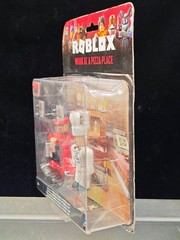 Roblox Virtual Item – Work at a Pizza Place Chef w/ Unscratched Code Figure