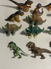 Jurassic Park Lost World Mini Hatchling Lot Of 20 T-rex Carnotaurus Collection