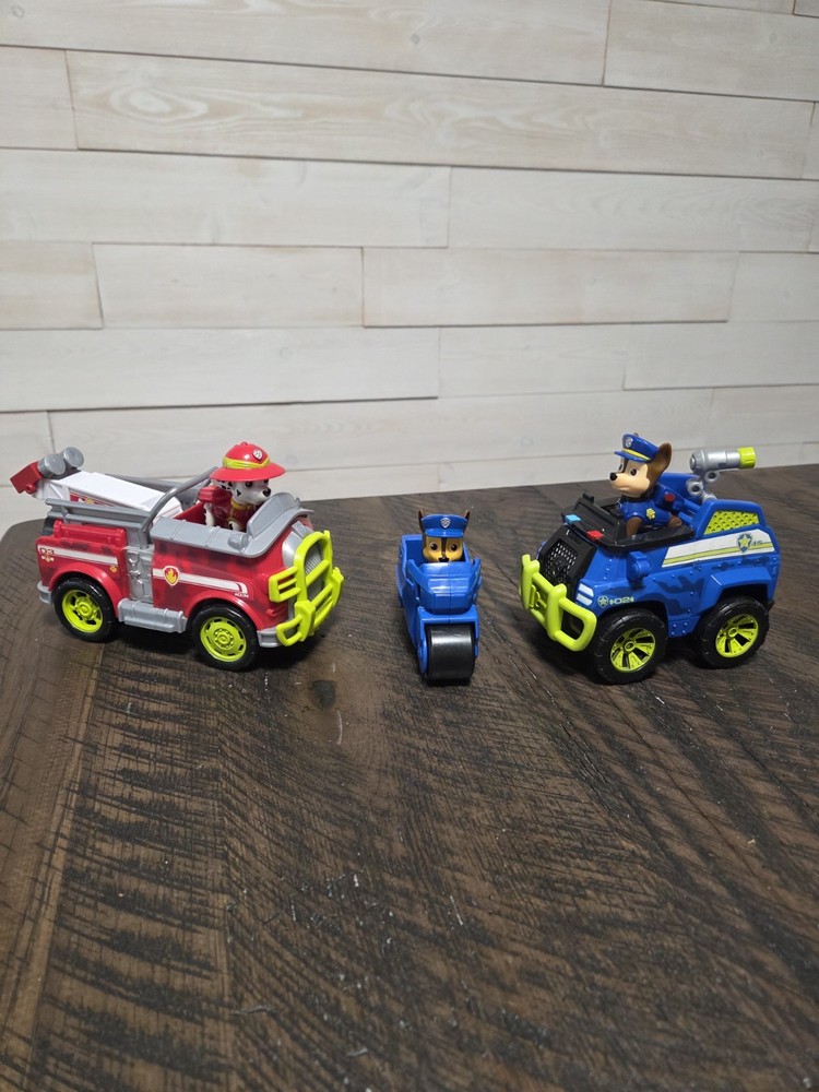 Paw Patrol Marshall Jungle Rescue Fire Truck Police Cruiser & Motorcycle Lot