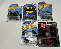 Batman Collector Merchandise Lot Mixed Products Hotwheels Landyard Figurines