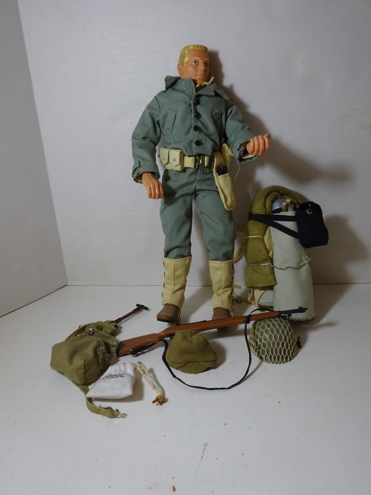 1996 Hasbro GI Joe Classic Collection 12″ Soldier w/Gear Dog Tags Complete G23a