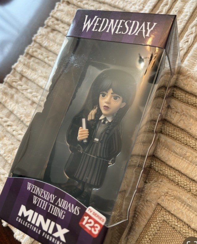Minix Collectible Figurines Wednesday Addams With Thing #123