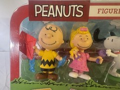 NEW Peanuts Gang 5 Figure Set Just Play 2015 NIB Charlie Brown Snoopy Lucy Linus