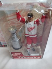 Steve Yzerman Detroit Red Wings NHL Series 6 Figure With Stanley Cup McFarlane