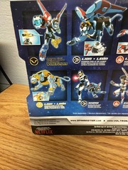 VOLTRON KEITH BASIC ACTION FIGURE NETFLIX BRAND NEW Playmates Toys dreamworks