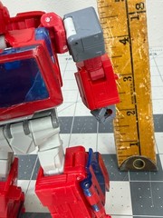 Transformers Studio Series 86 Ironhide Voyager Class Figure with 1 weapon
