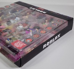 Roblox Classics Series 7 Action Figure Exclusive Virtual Item Target Damaged Box