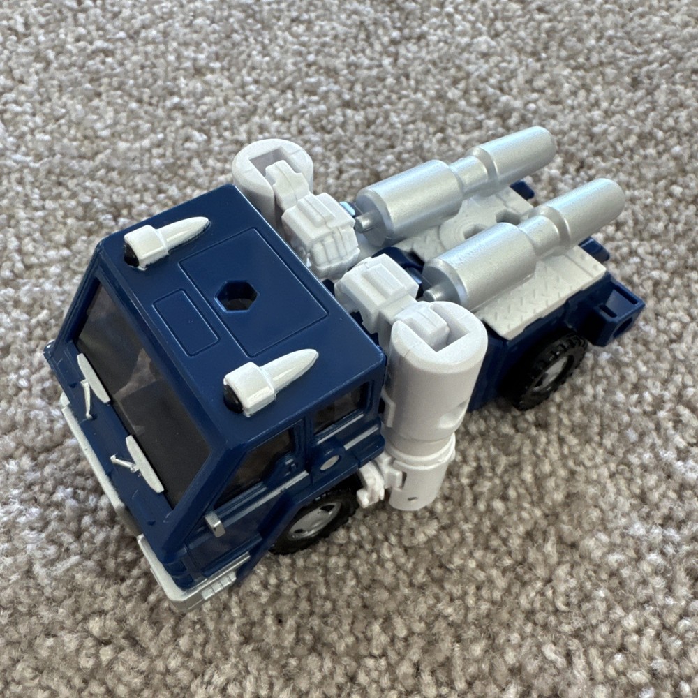 Transformers War for Cybertron: Kingdom Deluxe Pipes Action Figure