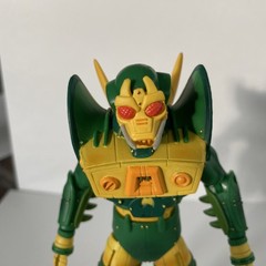 DC Universe Classics NEW GODS – MANTIS (WAVE 9) – ACTION FIGURE