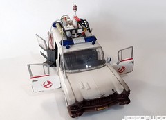 Plasma Series 1:18 scale Ecto-1 car Ghostbusters Afterlife Hasbro 3.75” Figures