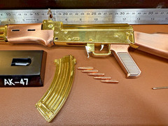 1:2 scale Alloy Army AK-47 Rifle Shell Eject Toy Gun Rose Gold edition AKM Rare